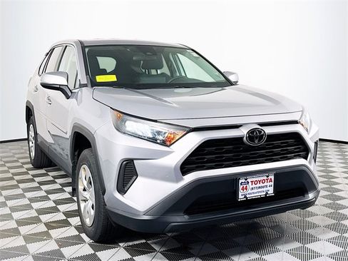 Certified 2022 Toyota RAV4 LE image 8