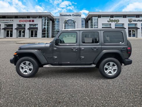 Used 2022 Jeep Wrangler Unlimited Sport w/ Sun And Sound Package AWD/4WD image 5
