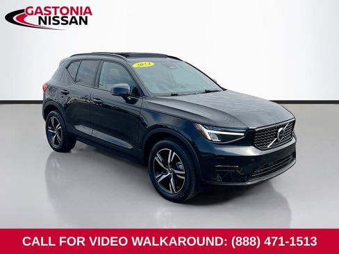 Used 2024 Volvo XC40 B5 Core image 1