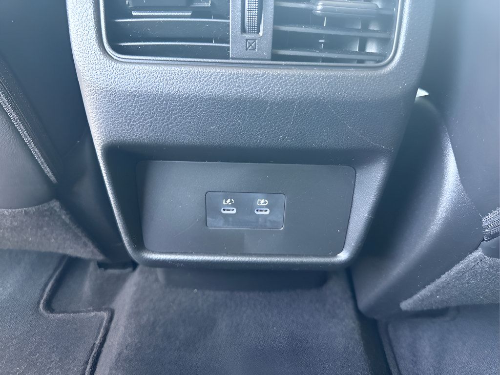 Used 2024 Nissan Rogue Platinum FWD image 34
