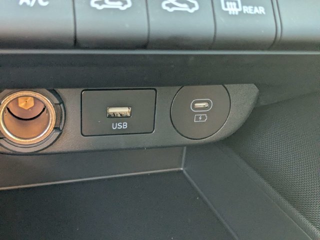 Used 2026 Hyundai Elantra SE FWD image 23