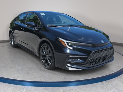 Used 2024 Toyota Corolla SE FWD image 3