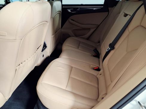 Used 2020 Porsche Macan image 9