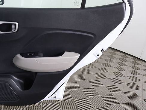 Certified 2024 Hyundai Venue SEL FWD image 22