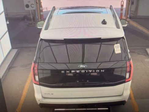 Used 2025 Ford Expedition Active image 17