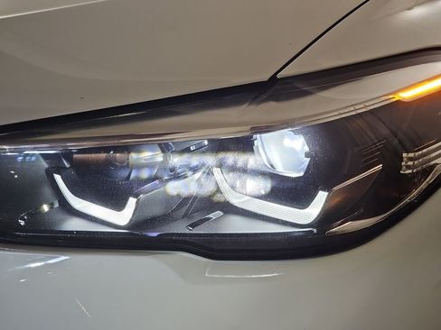 Used 2022 BMW X5 xDrive40i w/ M Sport Package AWD/4WD image 33