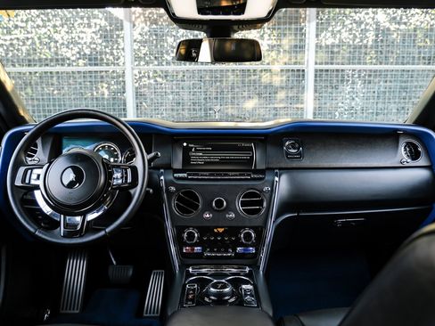 Used 2021 Rolls-Royce Cullinan image 12