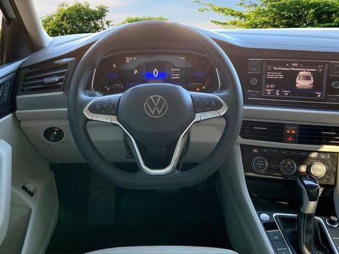 Used 2023 Volkswagen Jetta SE image 8