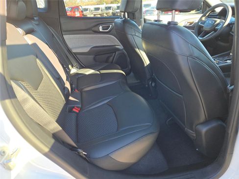 New 2026 Jeep Compass Latitude image 9