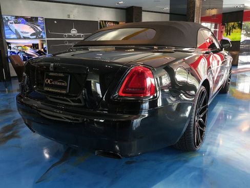 Used 2017 Rolls-Royce Dawn image 39