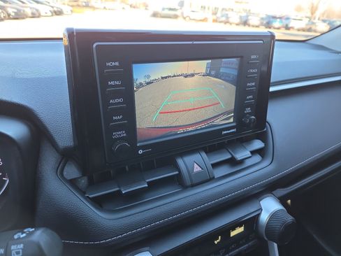 Used 2020 Toyota RAV4 LE image 17