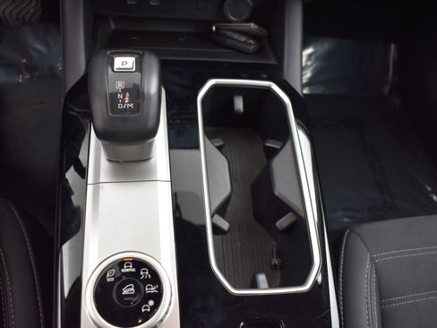 Used 2025 Mitsubishi Outlander SE image 10