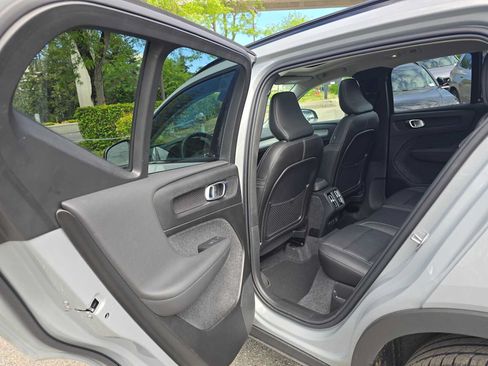 Used 2026 Volvo XC40 B5 Core w/ Climate Package AWD/4WD image 16