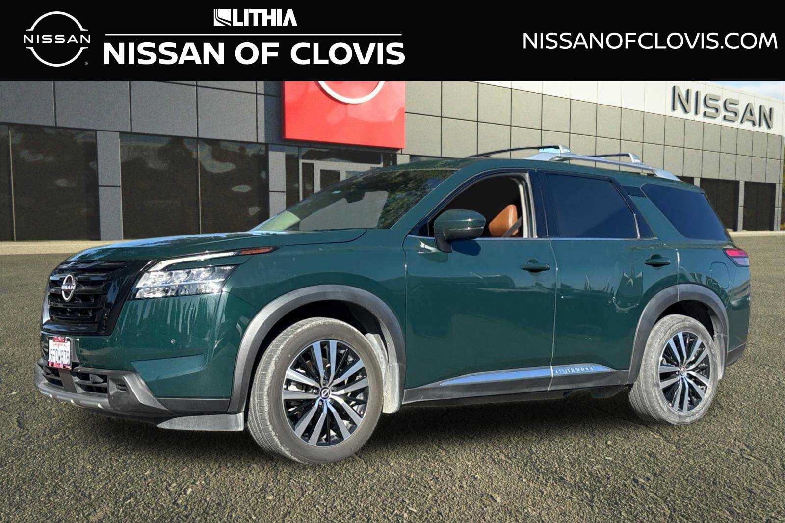 Used 2023 Nissan Pathfinder Platinum w/ Black Appearance Package FWD image 1