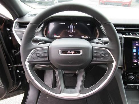 New 2025 Jeep Grand Cherokee Laredo X w/ Luxury Tech Group I image 17