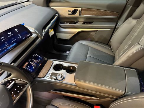 New 2026 Cadillac Vistiq Sport AWD/4WD image 40