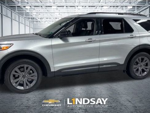Used 2023 Ford Explorer XLT w/ Equipment Group 202A image 6