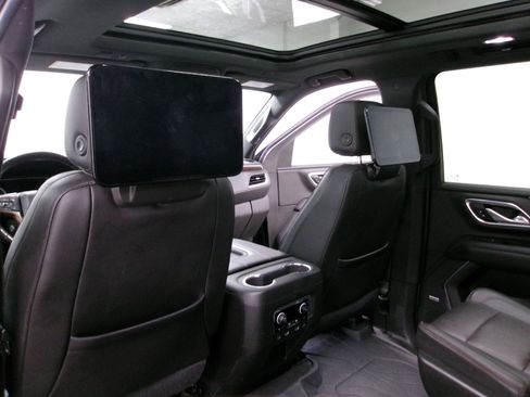 Used 2021 Chevrolet Suburban High Country w/ Premium Package AWD/4WD image 5
