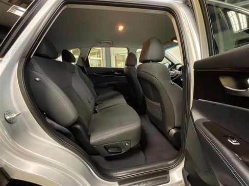 Used 2020 Kia Sorento LX image 24