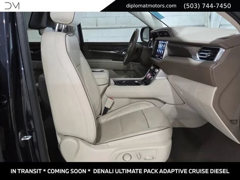 Used 2021 GMC Yukon Denali w/ Denali Ultimate Package AWD/4WD image 12