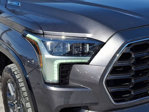 Used 2023 Toyota Sequoia Platinum image 9