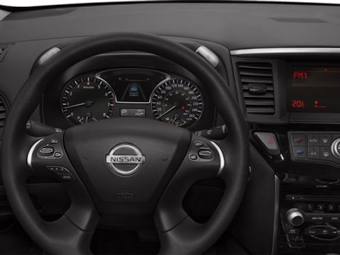 Used 2014 Nissan Pathfinder S image 9