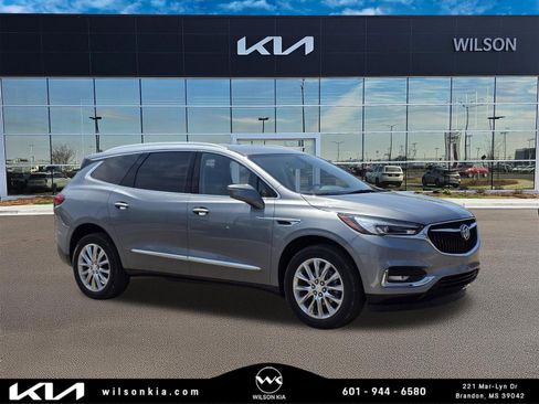 Used 2021 Buick Enclave Essence FWD image 1