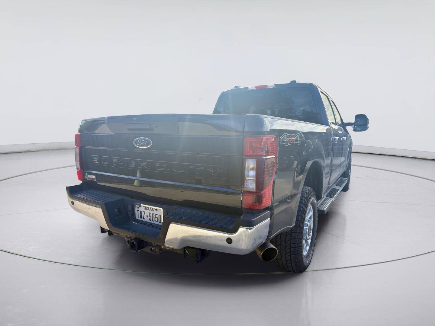 Used 2022 Ford F250 XLT w/ XLT Value Package AWD/4WD image 3