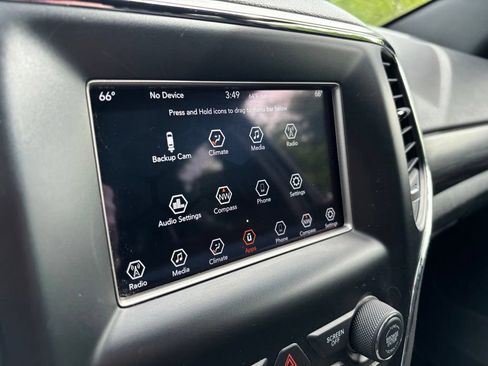 Used 2020 Jeep Grand Cherokee Laredo AWD/4WD image 17