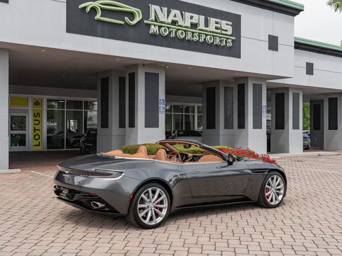 Used 2019 Aston Martin DB11 Volante image 23