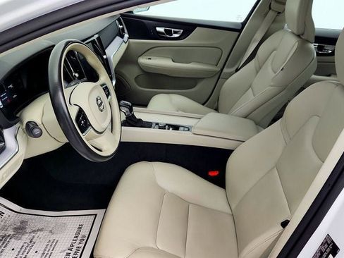 Used 2019 Volvo S60 T6 Momentum w/ Premium Package image 20