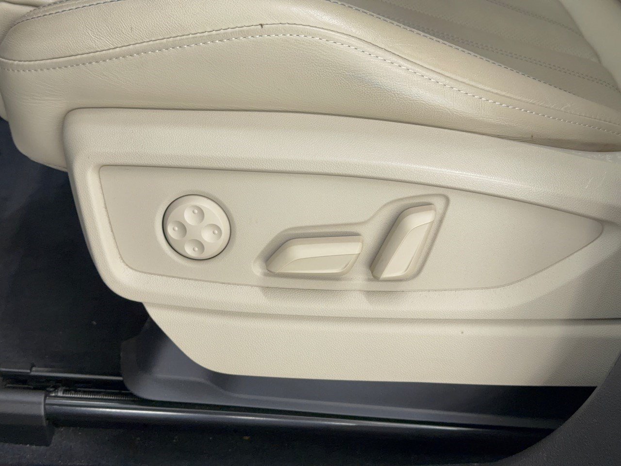 Used 2024 Audi Q5 2.0T Premium Plus w/ Premium Plus Package AWD/4WD image 16