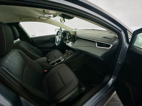 Used 2025 Toyota Corolla LE image 30