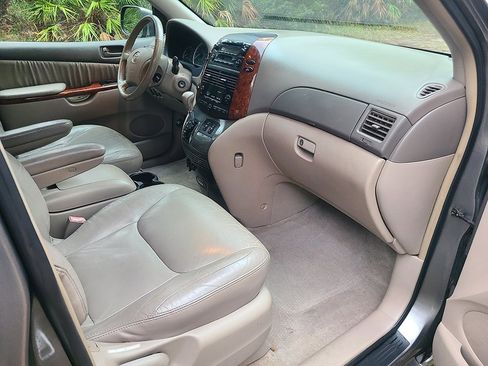 Used 2004 Toyota Sienna XLE image 14