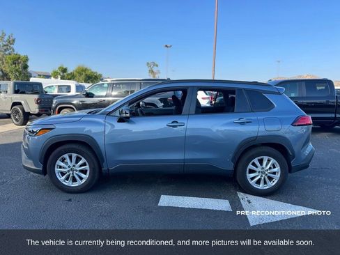 Used 2025 Toyota Corolla Cross LE FWD image 2