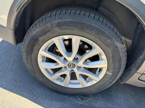 Used 2020 Nissan Rogue SV AWD/4WD image 4