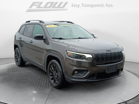 Used 2023 Jeep Cherokee Altitude Lux AWD/4WD image 1