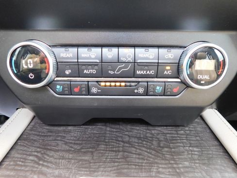 Used 2019 Ford Expedition Limited image 23