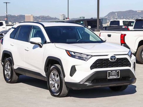 Used 2022 Toyota RAV4 XLE image 3