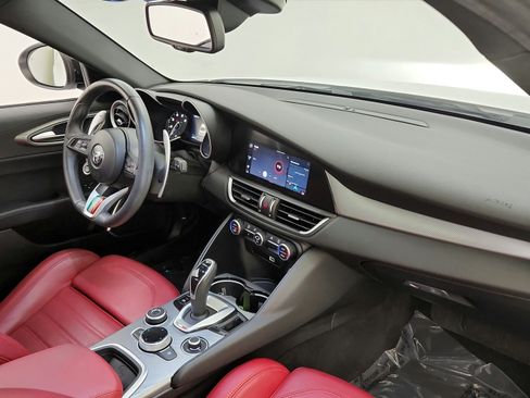 Used 2023 Alfa Romeo Giulia Veloce RWD image 33