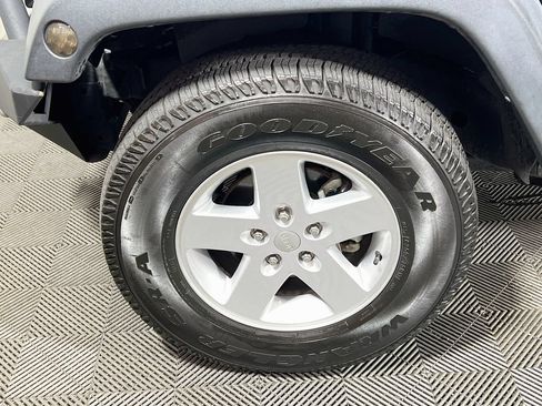 Used 2018 Jeep Wrangler Unlimited Sport S AWD/4WD image 25