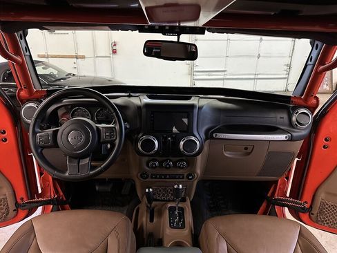 Used 2015 Jeep Wrangler Rubicon w/ Power Convenience Group image 19