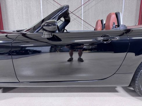 Used 2006 MAZDA MX-5 Miata Grand Touring RWD image 11