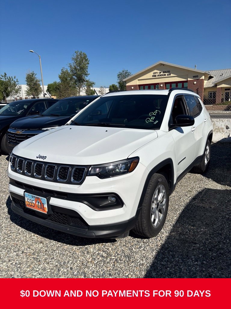 Used 2025 Jeep Compass Latitude w/ Sun & Sound Group AWD/4WD image 1