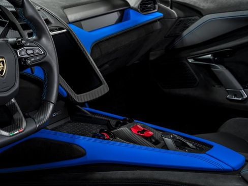 Used 2025 Lamborghini Revuelto AWD/4WD image 21