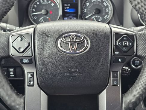 Used 2022 Toyota Tacoma TRD Off-Road AWD/4WD image 24