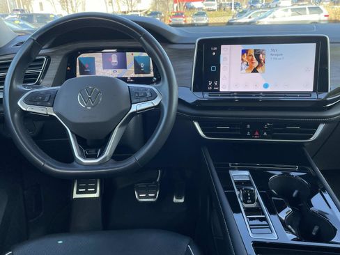 Certified 2024 Volkswagen Atlas SEL Premium R-Line image 15