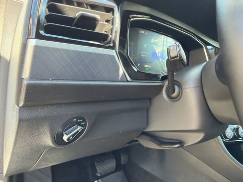 Used 2023 Volkswagen Jetta SE w/ Panoramic Sunroof Package FWD image 28
