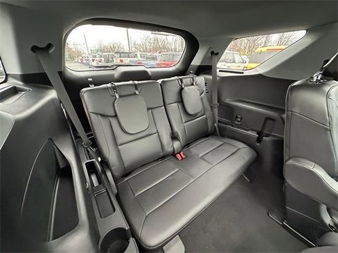 Certified 2022 Ford Explorer XLT w/ Equipment Group 202A image 39