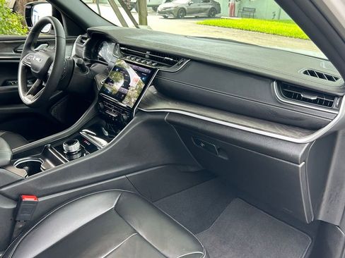 Certified 2024 Jeep Grand Cherokee Limited w/ Black Appearance Package image 36